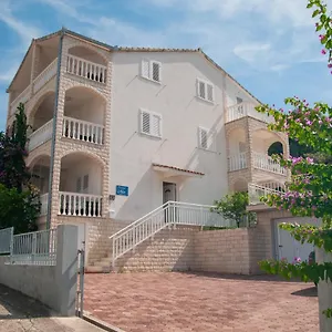 villa-mia-trogir.hotels-in-trogir.com/